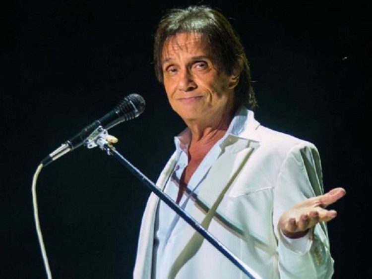Roberto Carlos sobre o ‘Cala a boca!’ para fã: ‘Saiu sem querer’