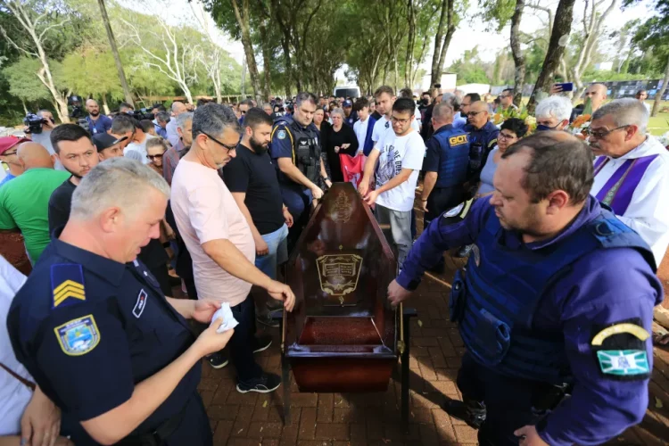 Polícia apura se bolsonarista acessou câmeras e viu festa com tema do PT