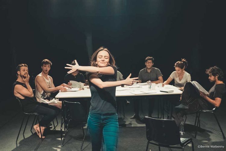 Paranavaí recebe o premiado espetáculo “Homem ao Vento”,  com sessões gratuitas no Centro de Eventos