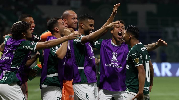 Palmeiras goleia com bicicleta de Rony e vai às quartas da Libertadores
