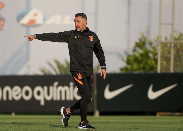 Corinthians prepara semana com pressa por Fausto Vera e à espera de Cássio