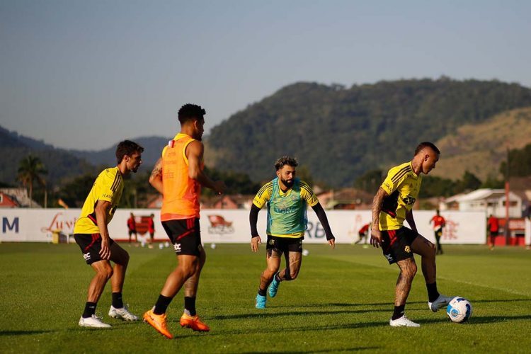 Flamengo recebe Tolima em meio a  expectativas com a chegada de Vidal