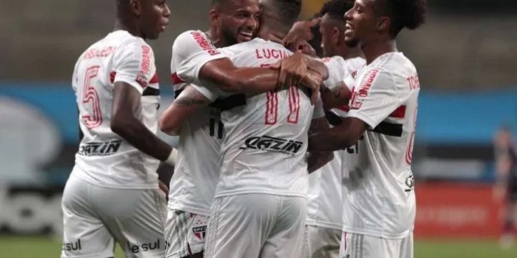 Brasileiros vivos em três competições  farão um jogo a cada três dias