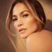 Jennifer Lopez tira a roupa para lançar linha de produtos para o corpo