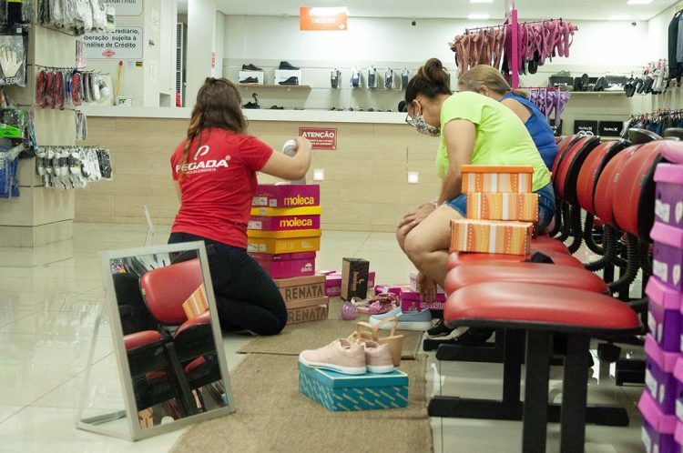 Negociações entre patrões e empregados do  comércio esbarram no índice de reajuste salarial