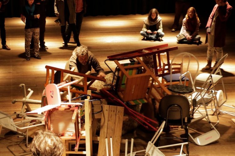 Levante! tem apresentação gratuita em Paranavaí