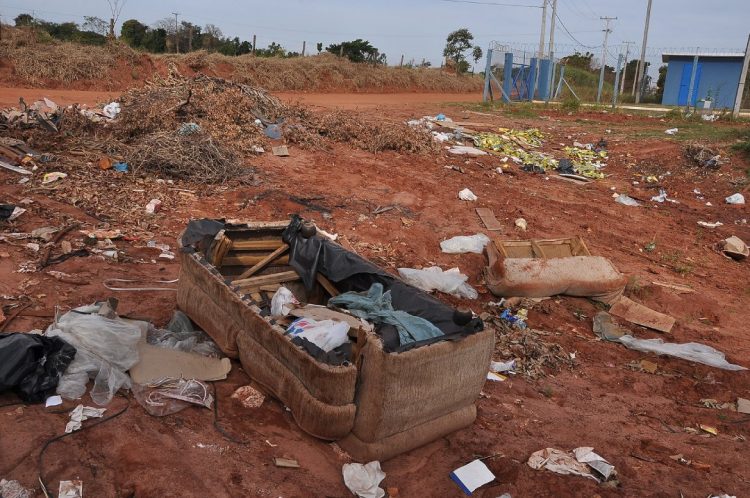 Cai o número de municípios em epidemia de dengue, mas é preciso manter ações de prevenção e combate