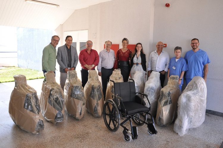 Santa Casa recebe 10 cadeiras de rodas para atender pacientes das duas unidades hospitalares