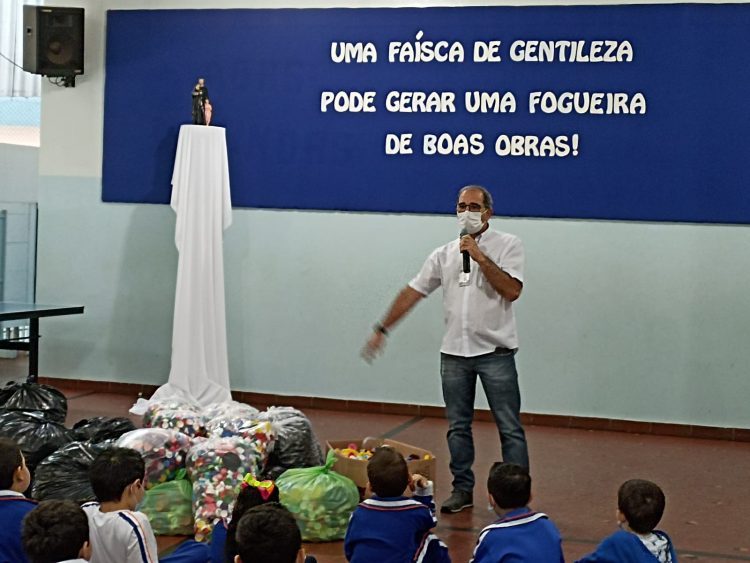 Mais de 40 mil tampinhas plásticas irão ajudar o Lar Vicentino de Paranavaí