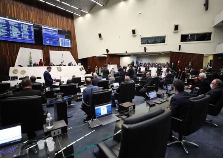 Projeto que garante vagas de pilotos de aeronaves para  praças da corporação avança em 3º turno na Assembleia