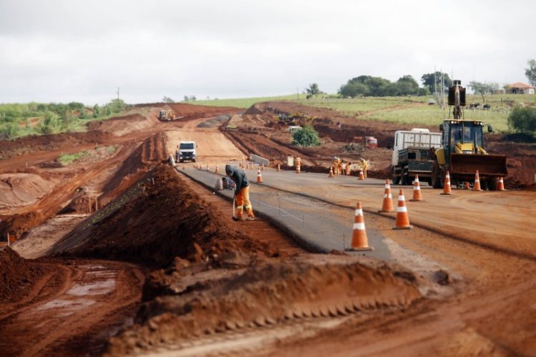Paraná tem obras rodoviárias em  andamento em todas as regiões