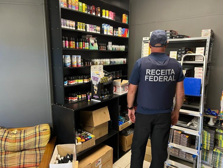Receita Federal deflagra operação para  combater contrabando de cigarros eletrônicos