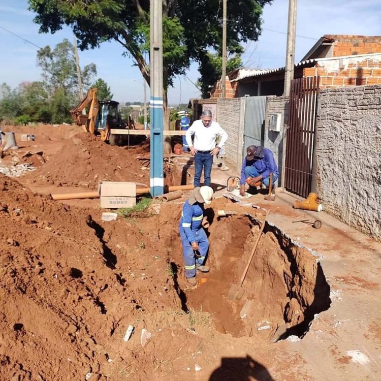 Município em parceria com a Sanepar  realiza obras de extensão da rede de esgoto