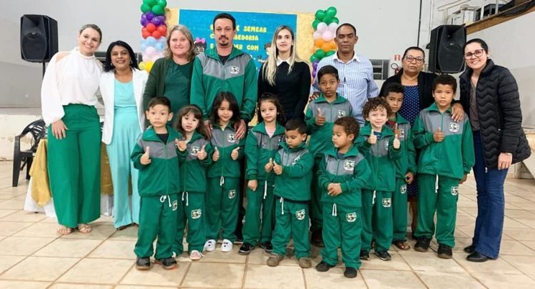 Prefeitura realiza entrega de agasalhos para  os alunos da Rede Municipal de Ensino