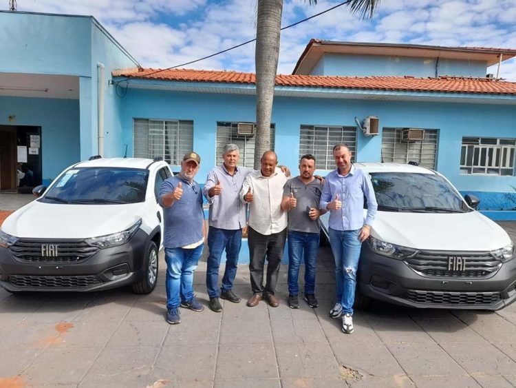 Prefeitura adquire veículos para as  secretarias de Agricultura e de Obras