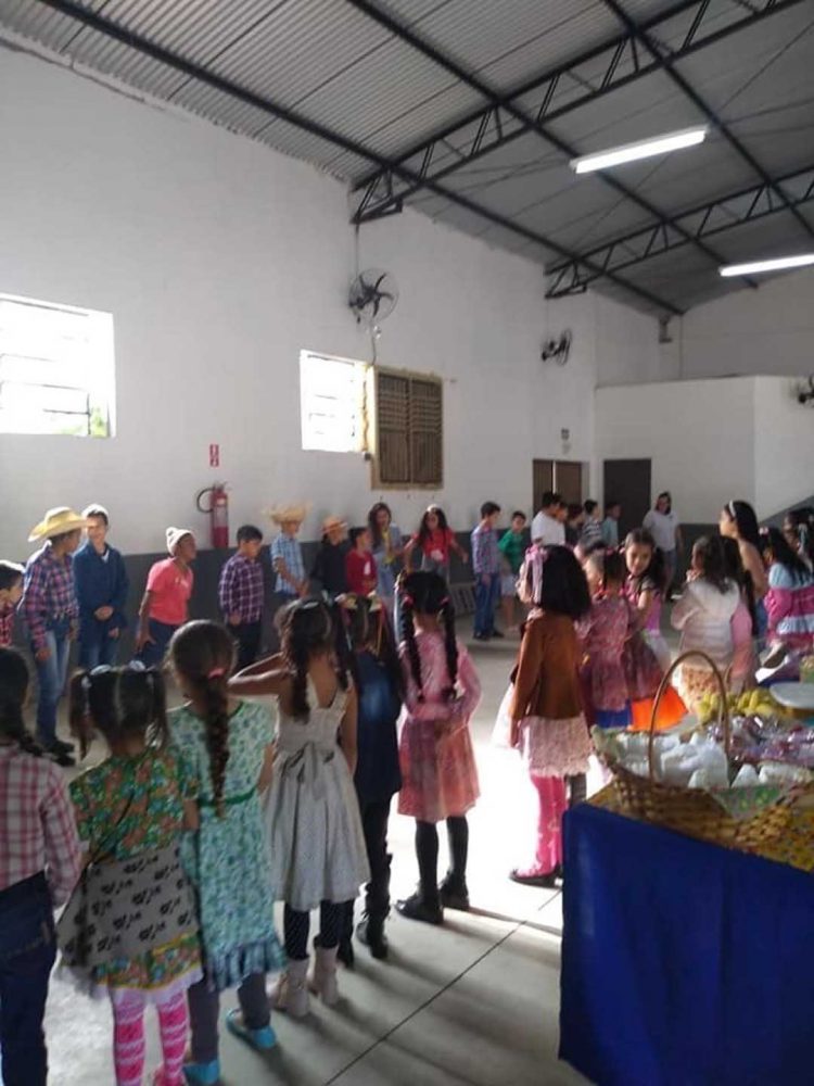 Escolas municipais realizaram o Arraiá Julino  para encerrar o primeiro semestre de aulas