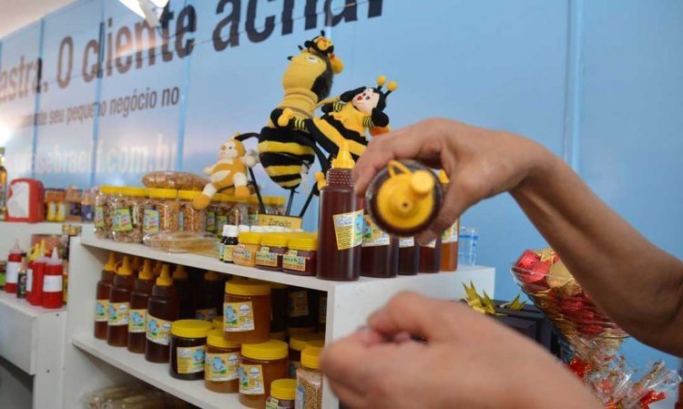 Proporção de pequenos negócios com queda no faturamento  atinge menor marca deste o início da pandemia