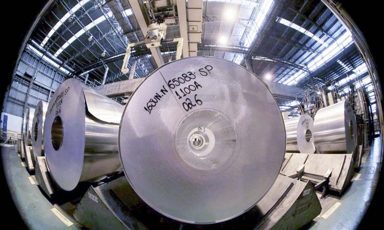 Indústrias empregavam 7,7 milhões de pessoas em 2020, aponta IBGE