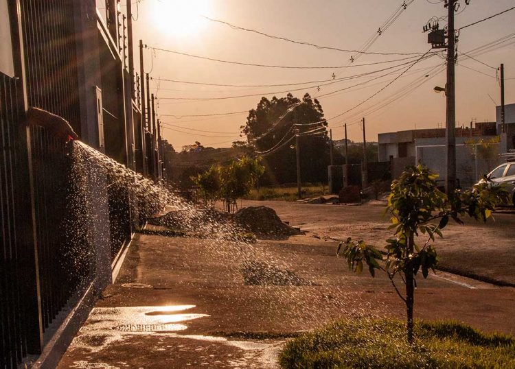 Estiagem afeta fonte de captação de água;  Sanepar pede que moradores economizem