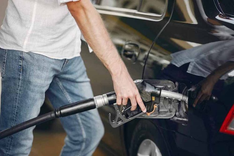 Pesquisa do Procon aponta variação de 22,56% no preço da gasolina comum