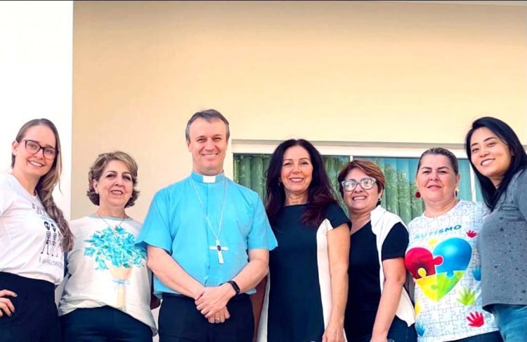 Grupo luta pelo cumprimeto da lei que  proíbe soltura de fogos com estampido