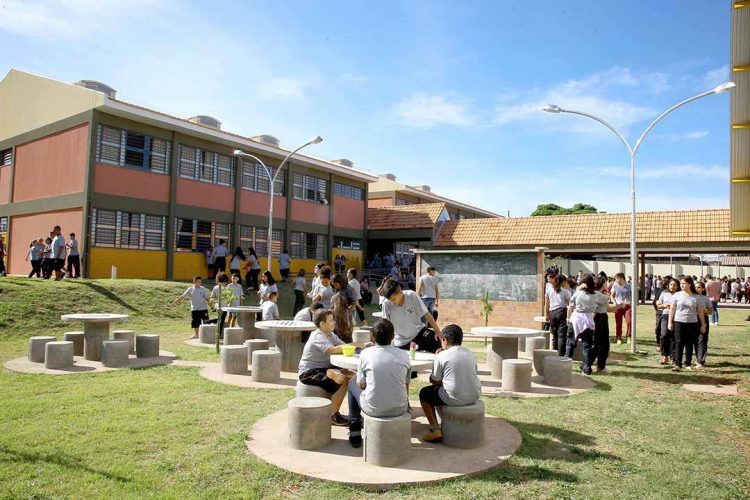 Alunos da rede estadual voltam às aulas nesta segunda-feira