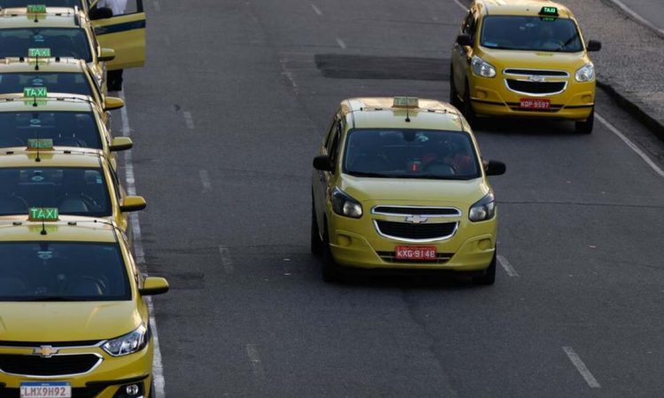 Caixa paga auxílio taxista a 32 mil motoristas; veja quem recebe