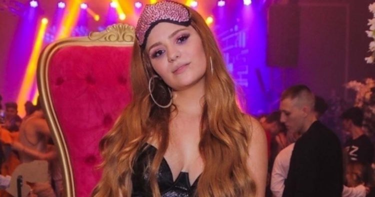 Viih Tube dá festa inspirada nos anos 2000; veja looks e decoração