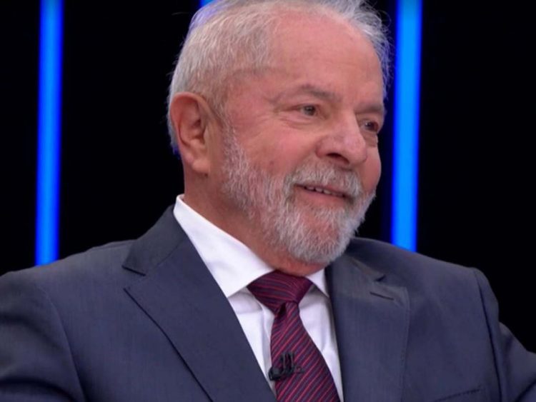 Lula diz que fica à vontade para discutir corrupção, após escorregar no JN e em debate