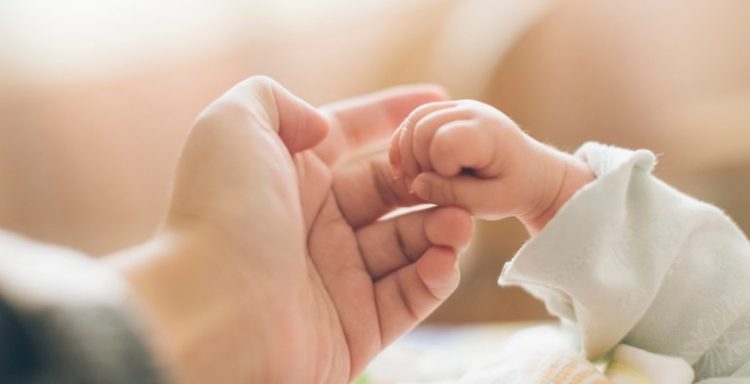 Adultos aprendem com a prática a diferenciar o choro dos bebês