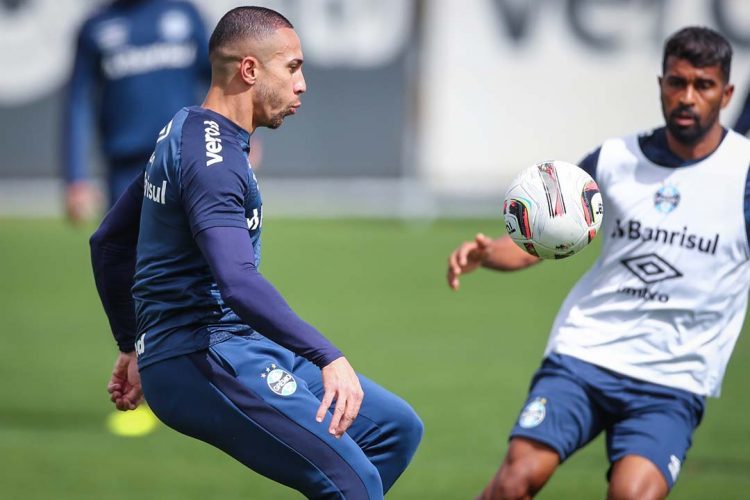 Grêmio falha na defesa e leva metade dos gols em um mês