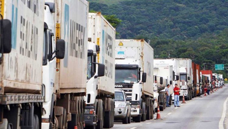 Caminhoneiros ficam sem auxílio e governo abrirá prazo para atualizar cadastro