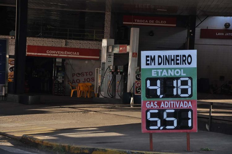 Pesquisa aponta variação de 17,38%  no preço da gasolina aditivada