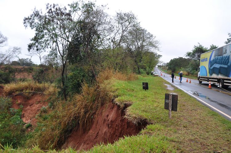 Trecho da rodovia entre Tamboara e Paranavaí é interditado; confira desvios necessários
