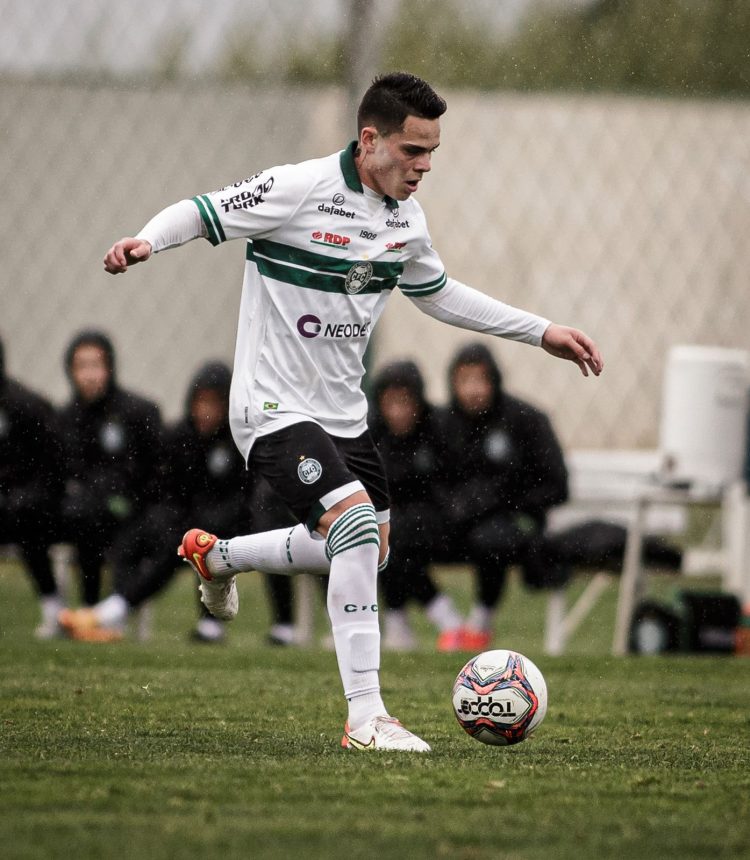 Jovem de Graciosa joga pela primeira em Paranavaí