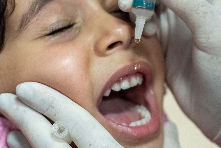 Cobertura vacinal contra a pólio avança, mas ainda está muito abaixo da meta