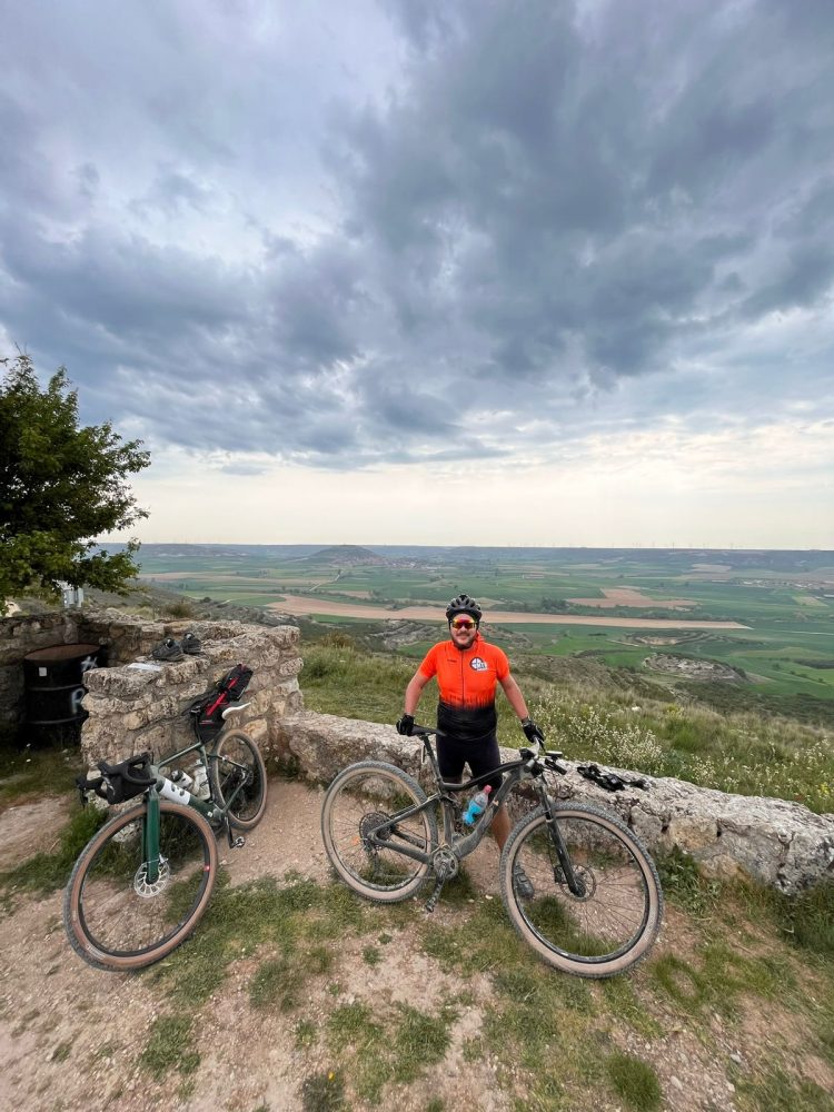 Da França à Espanha, ciclista de Paraíso do Norte percorre Caminho de Santiago de Compostela