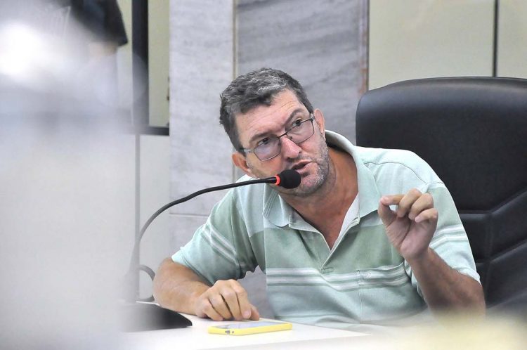 Comissão decide pela cassação do mandato do vereador Pó Royal