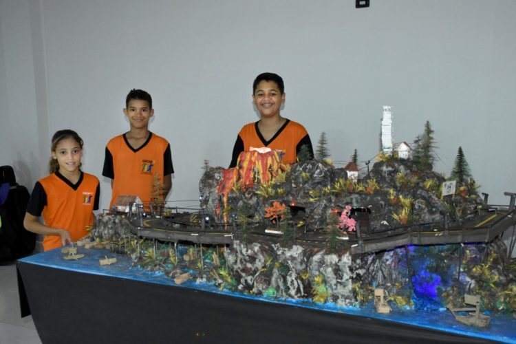 Alunos participam da 1ª Feira Tecnológica de Robótica Reciclável do Cecap