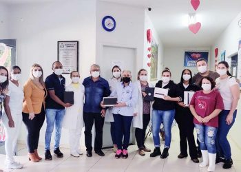 Prefeito Mauro Lemos faz entrega de tablets para agentes comunitários de saúde