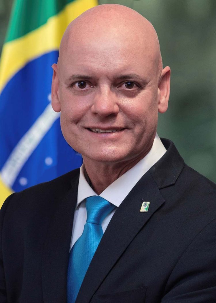 Nova Carteira de Identidade Nacional  começa a ser emitida em cinco estados