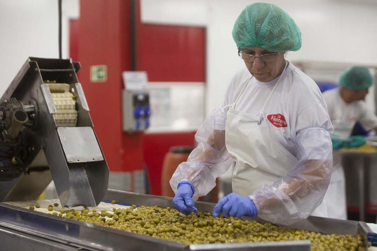 Indústria retoma ritmo de contratações em julho