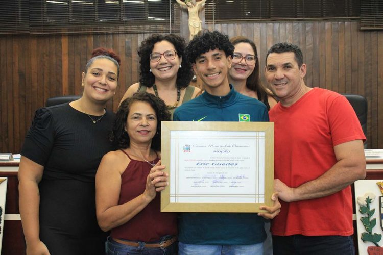 Câmara presta homenagem ao campeão mundial Eric Guedes