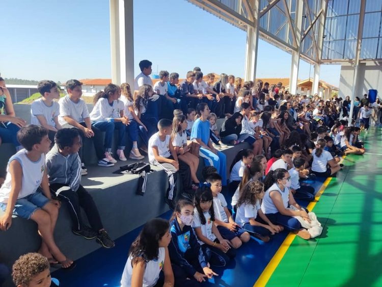 Quadra da escola municipal Porto Rico  é inaugurada com jogos entre alunos