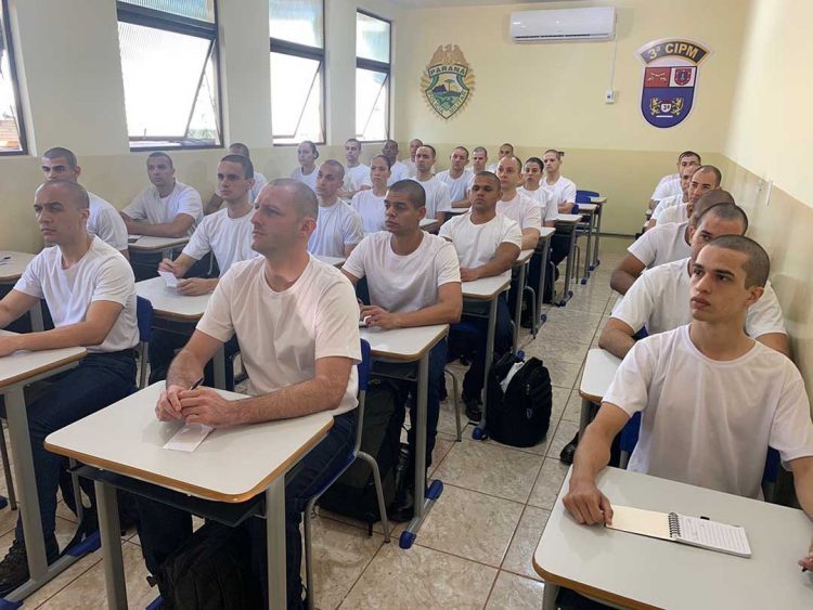 Começa o curso de formação de soldados