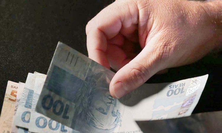 Lei de Diretrizes Orçamentárias prevê mínimo de R$ 1.294 em 2023