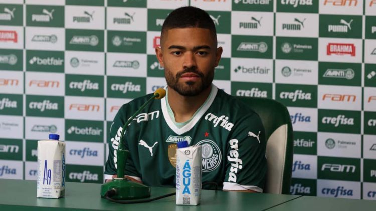 Tabata teve medo de virar pé frio e explica escolha pelo Palmeiras