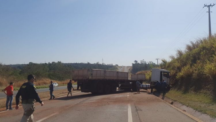 Acidente deixa pista interditada em Alto Paraná