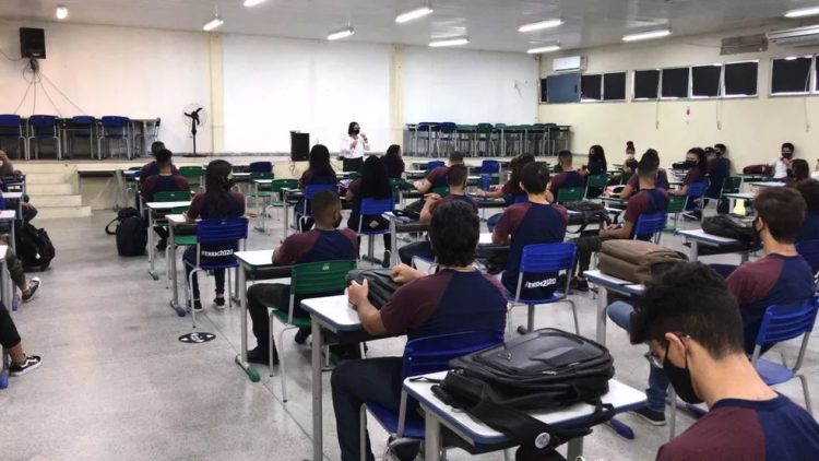 Da creche ao ensino médio, só 17% dos brasileiros estão em escolas particulares