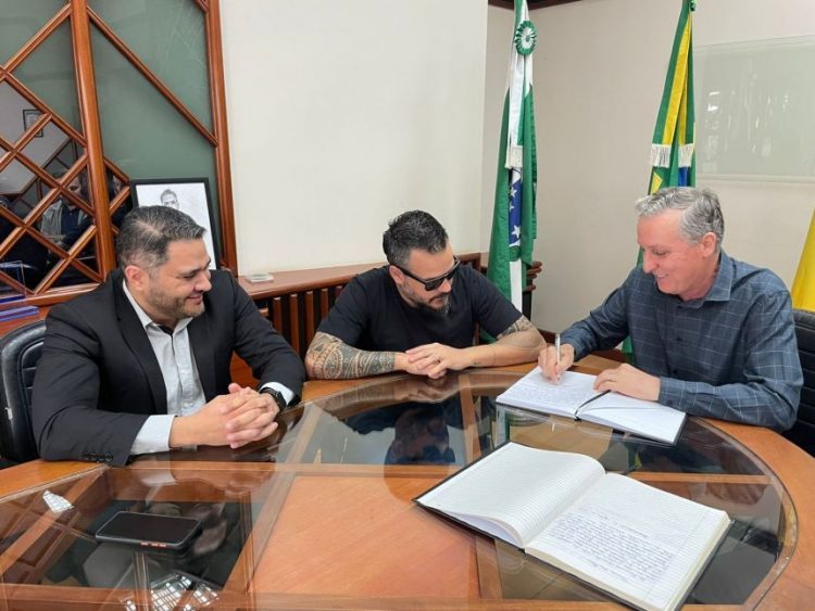Prefeito KIQ sai de férias e Pedro Baraldi assume a chefia do Executivo